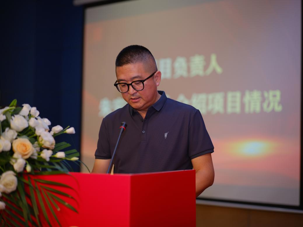图8 项目负责人、太阳成集团tyc副经理朱宏轩教授介绍项目情况